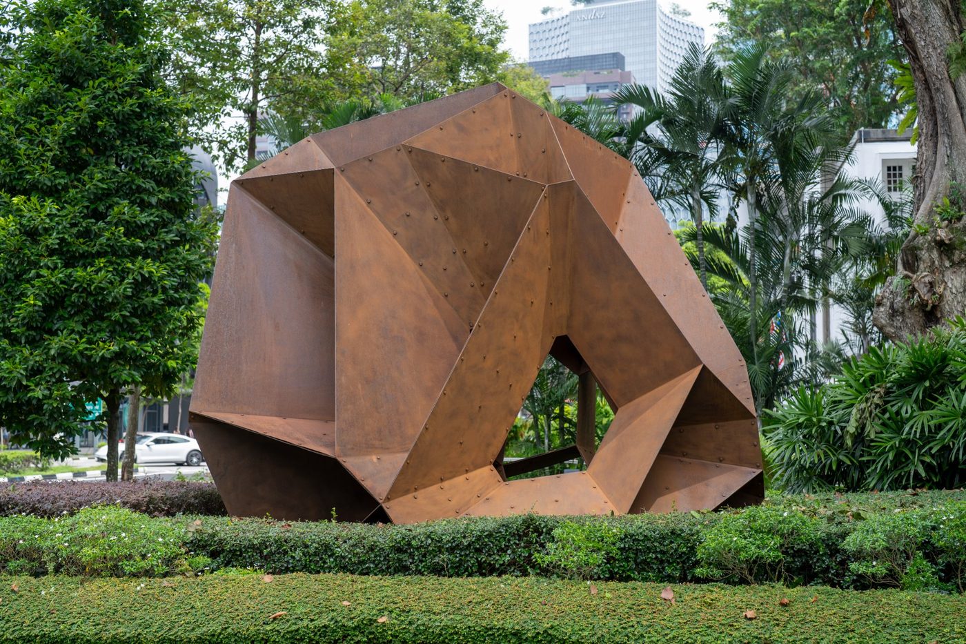 Steel sculpture by Arik Levy — after restoration